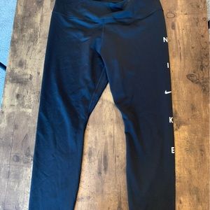 Nike Dri-Fit women’s leggings size L